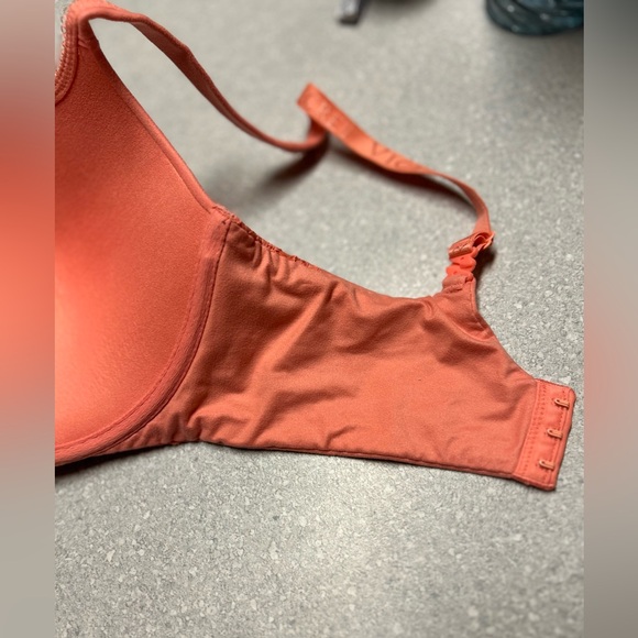 Victoria’s Secret padded peach color 34DDD bra - Picture 5 of 5